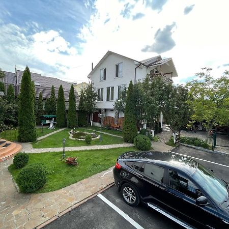 Apartments With Kitchen And Garden Киев Экстерьер фото