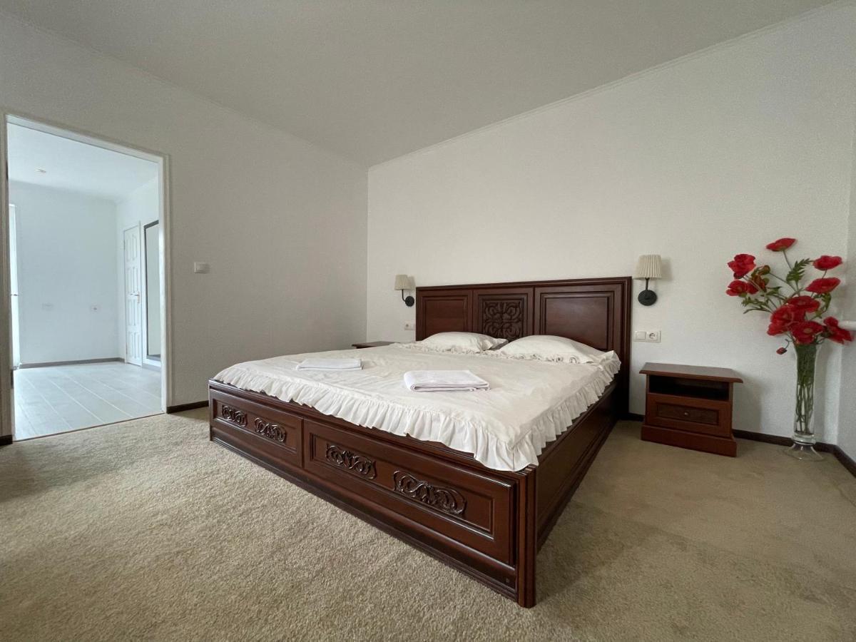 Apartments With Kitchen And Garden Киев Экстерьер фото